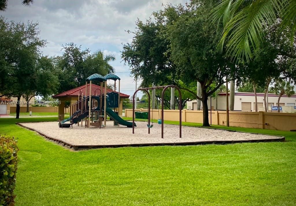 223 SW Maple Ter , Davie, FL 33325 Photo