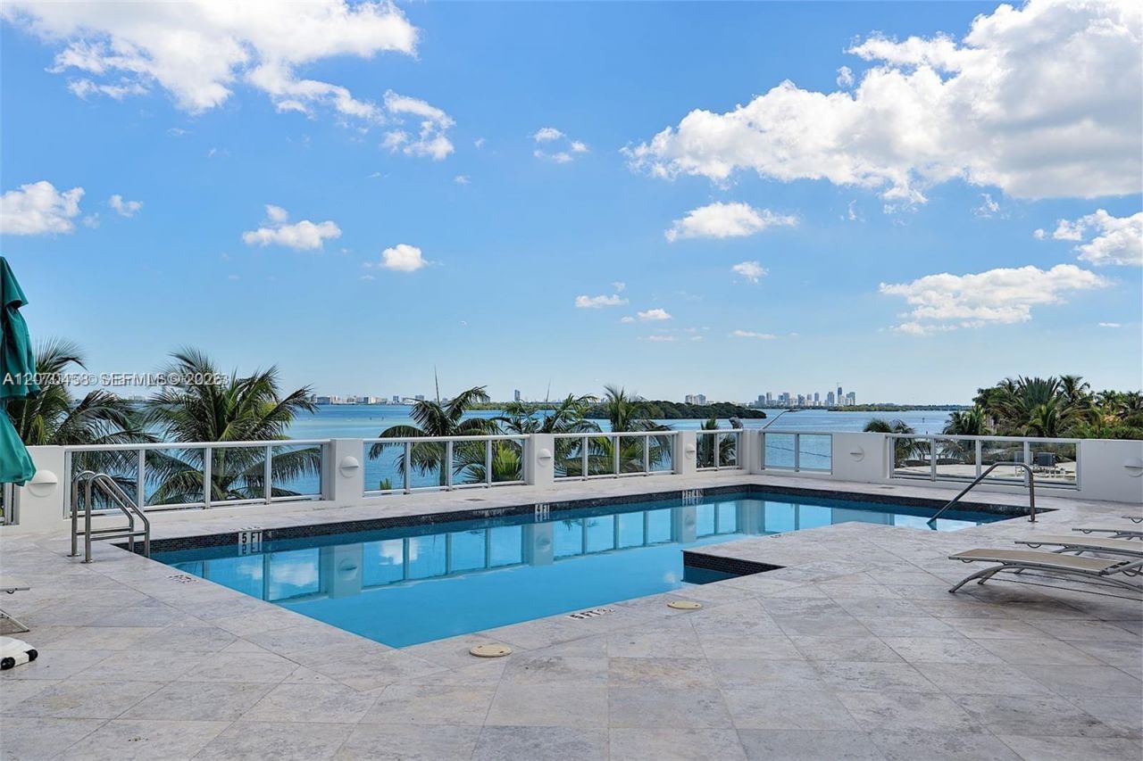 720 NE 62nd St , Miami, FL 33138 Photo