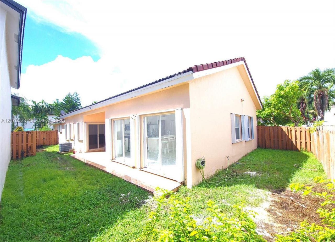 15609 SW 100th Ter, Miami, FL 33196 Photo