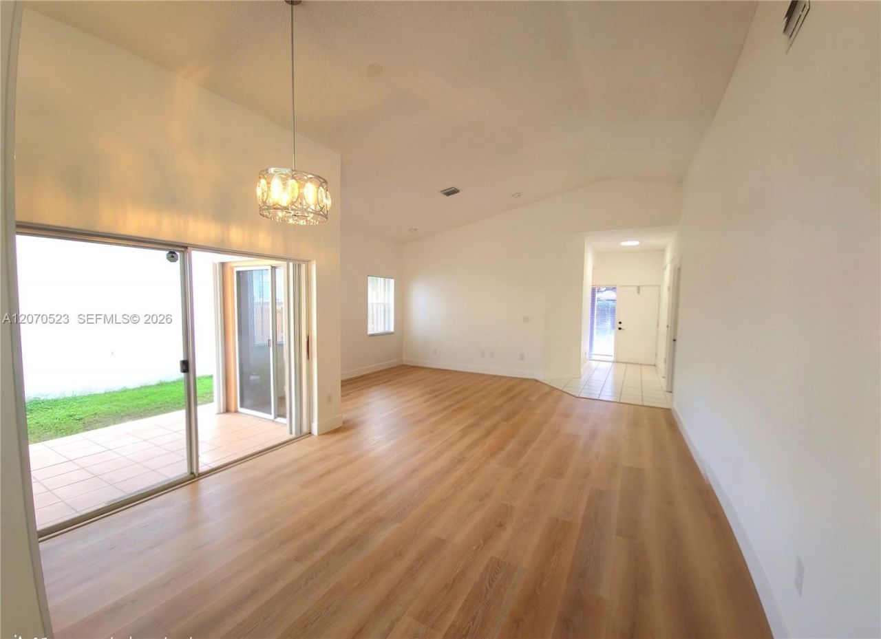 15609 SW 100th Ter, Miami, FL 33196 Photo