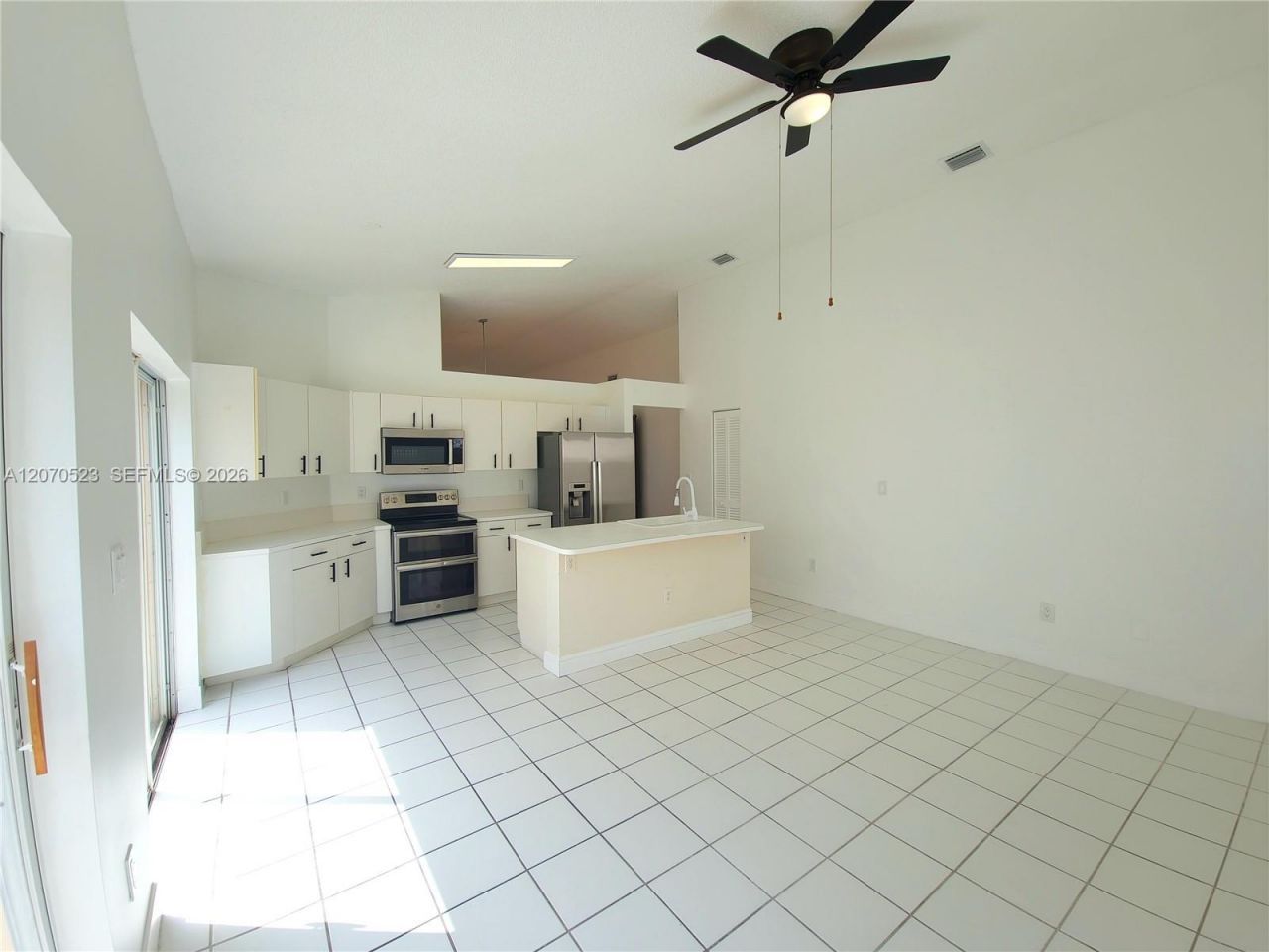 15609 SW 100th Ter, Miami, FL 33196 Photo