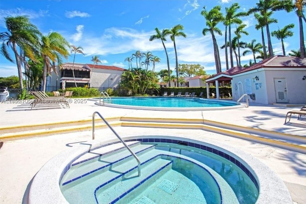 20160 NE 3rd Ct , Unit 8, Miami, FL 33179 Photo