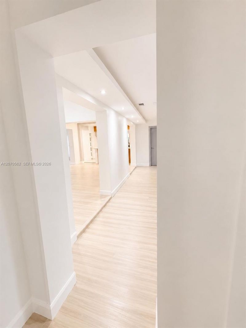 4726 Alton Rd, Miami Beach, FL 33140 Photo