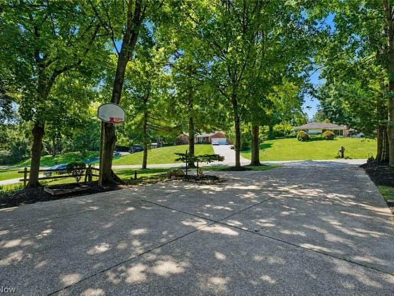 671 S Sheraton Drive, Akron, OH 44319 Photo 3
