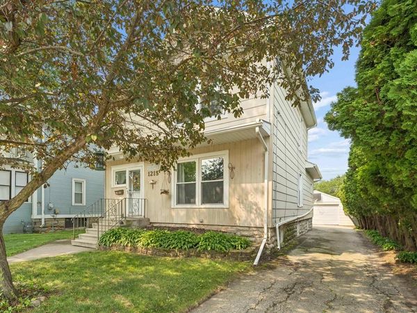 1215 GRAND STREET, Oshkosh, WI 54901