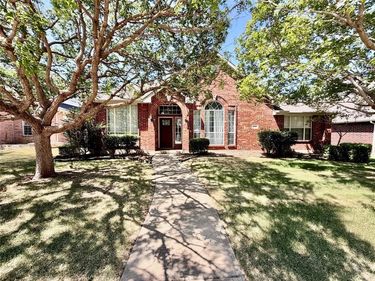 1632 Castle Pines Drive, Frisco, TX 75036
