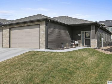 320 Deep Water Drive, Lincoln, NE 68527