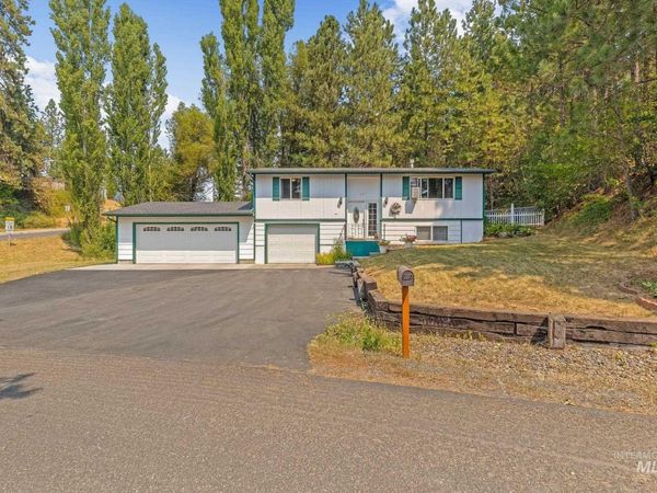 321 Monica St, Troy, ID 83871