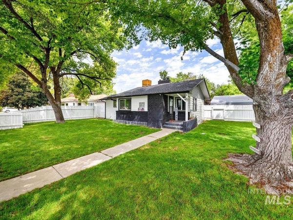 1220 E Amity Ave, Nampa, ID 83686