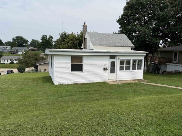 2891 Indiana Avenue, Dubuque, IA 52001