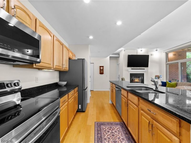 2079 Random Road, Unit 102, Cleveland, OH 44106 Photo 11