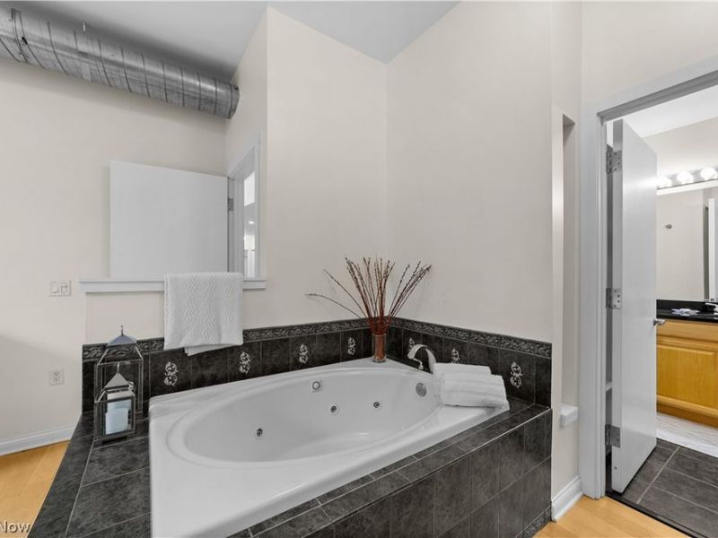 2079 Random Road, Unit 102, Cleveland, OH 44106 Photo 17