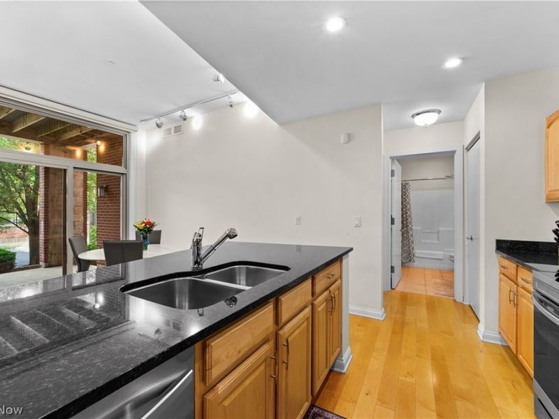2079 Random Road, Unit 102, Cleveland, OH 44106 Photo 9
