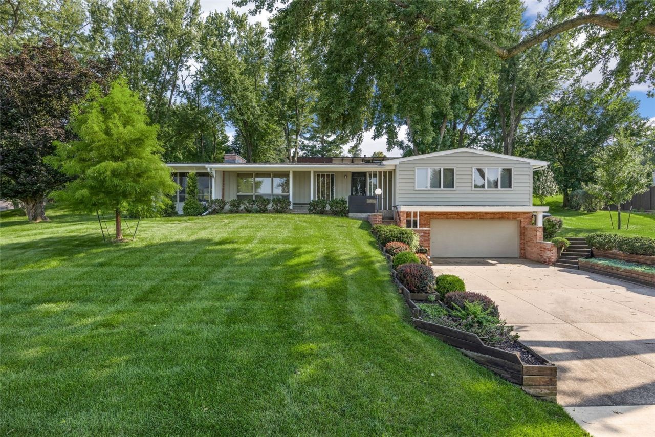 3857 Trail Ridge Rd Se, Cedar Rapids, IA 52403 Main Photo