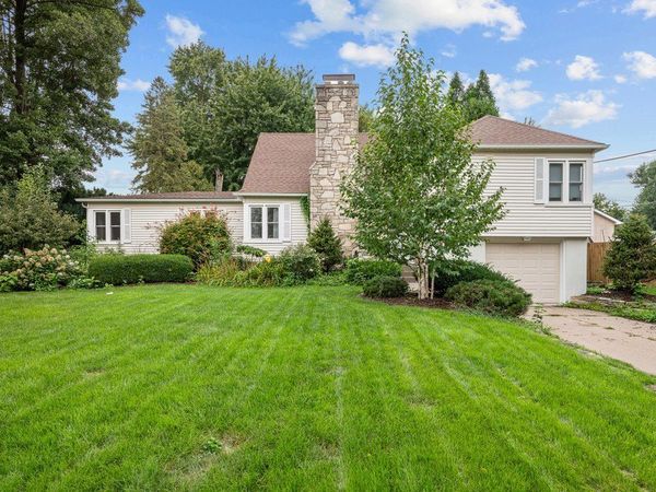 806 N 11th Street , Clinton, IA 52732