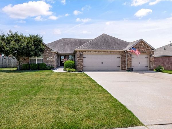 208 Pebble Beach Drive , Cave Springs, AR 72718