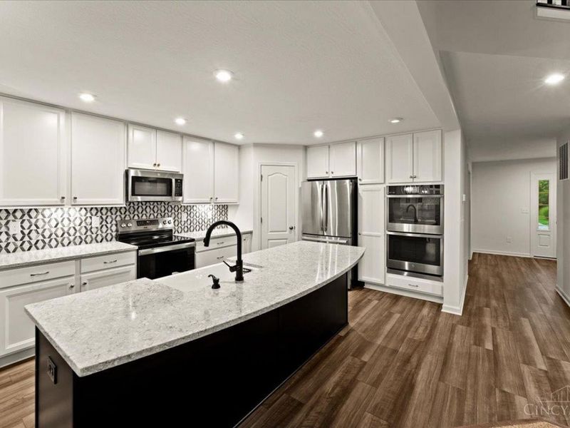 7082 Birkdale Drive, Hamilton Township, OH 45039 Photo 12
