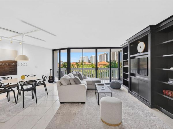 1000 Island Blvd , Unit 405, Aventura, FL 33160