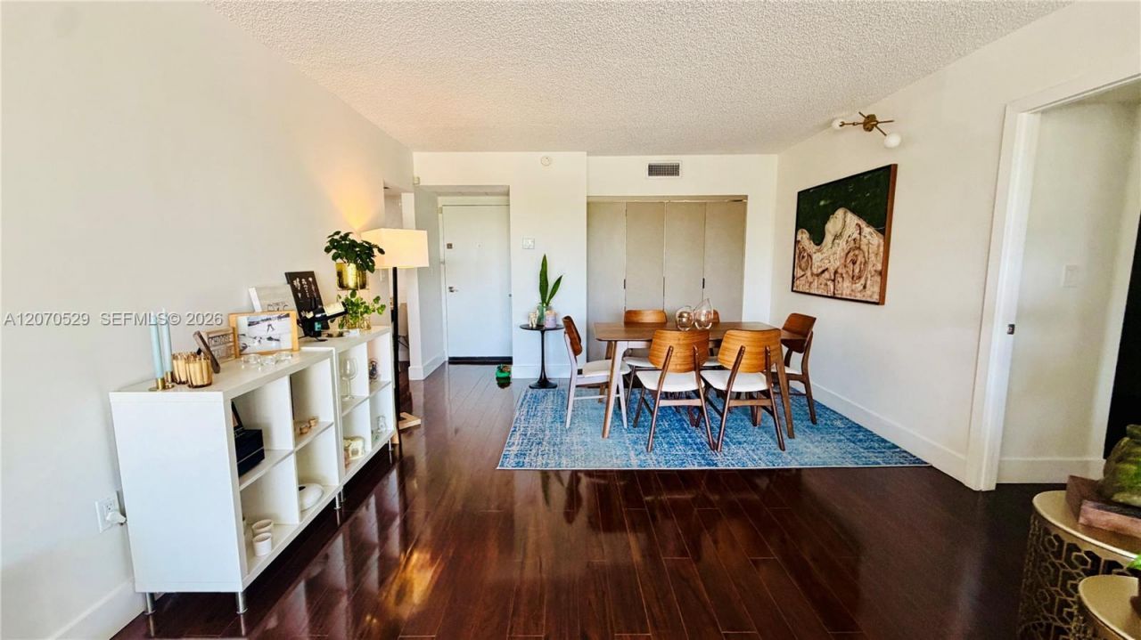 3701 N Country Club Dr , Unit 304, Aventura, FL 33180 Photo