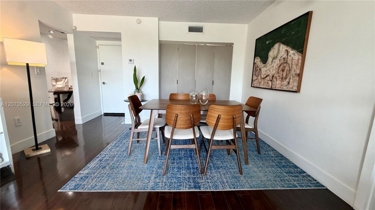 3701 N Country Club Dr , Unit 304, Aventura, FL 33180 Photo