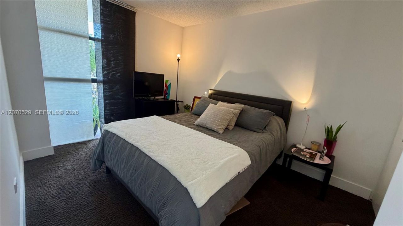 3701 N Country Club Dr , Unit 304, Aventura, FL 33180 Photo