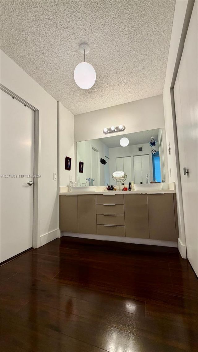 3701 N Country Club Dr , Unit 304, Aventura, FL 33180 Photo