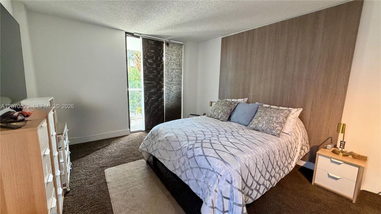 3701 N Country Club Dr , Unit 304, Aventura, FL 33180 Photo