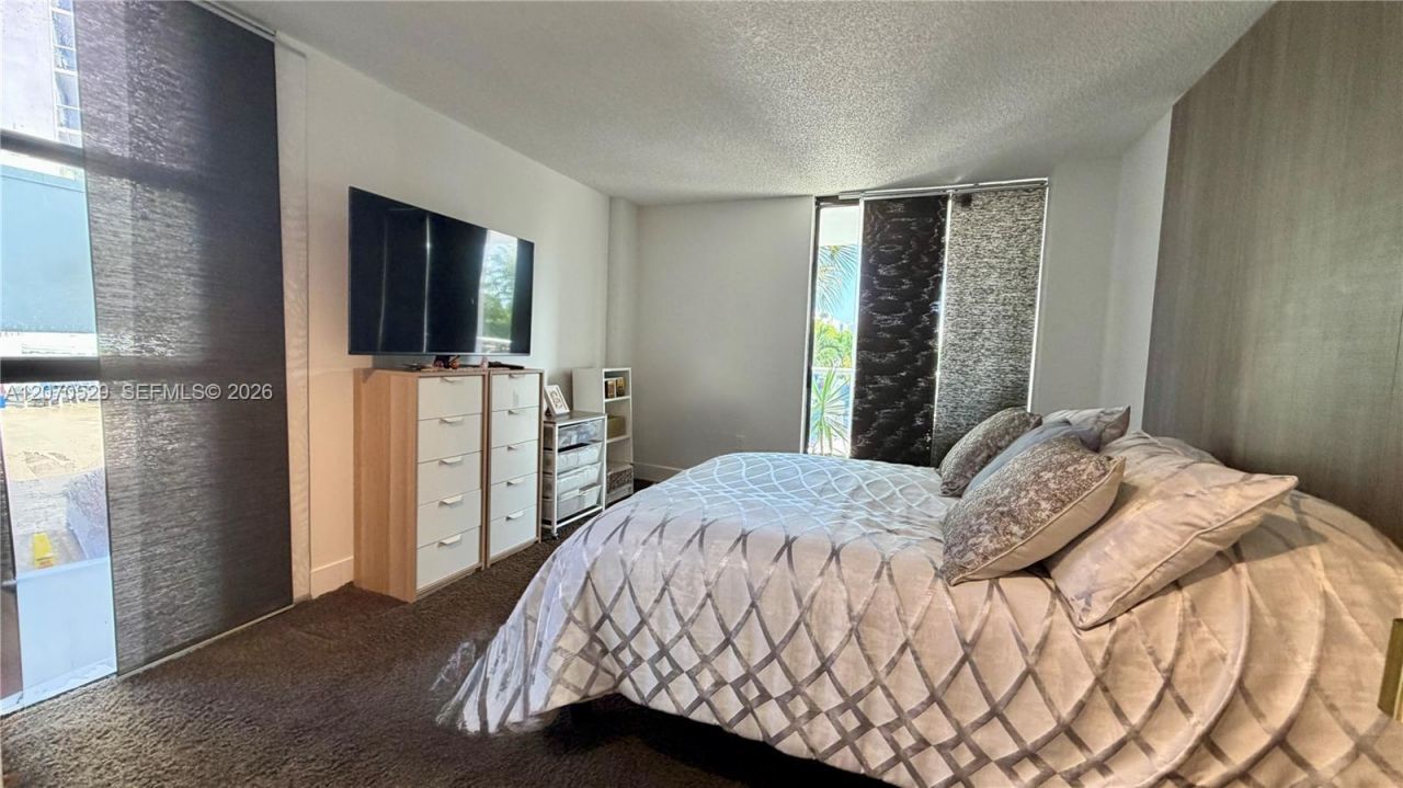 3701 N Country Club Dr , Unit 304, Aventura, FL 33180 Photo