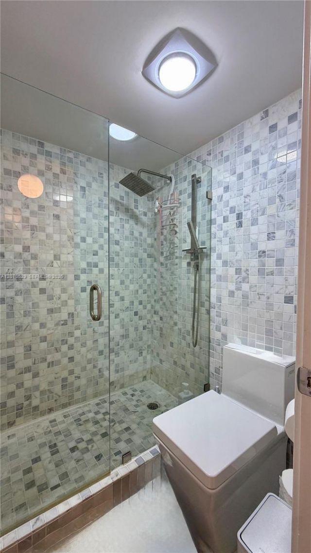 3701 N Country Club Dr , Unit 304, Aventura, FL 33180 Photo