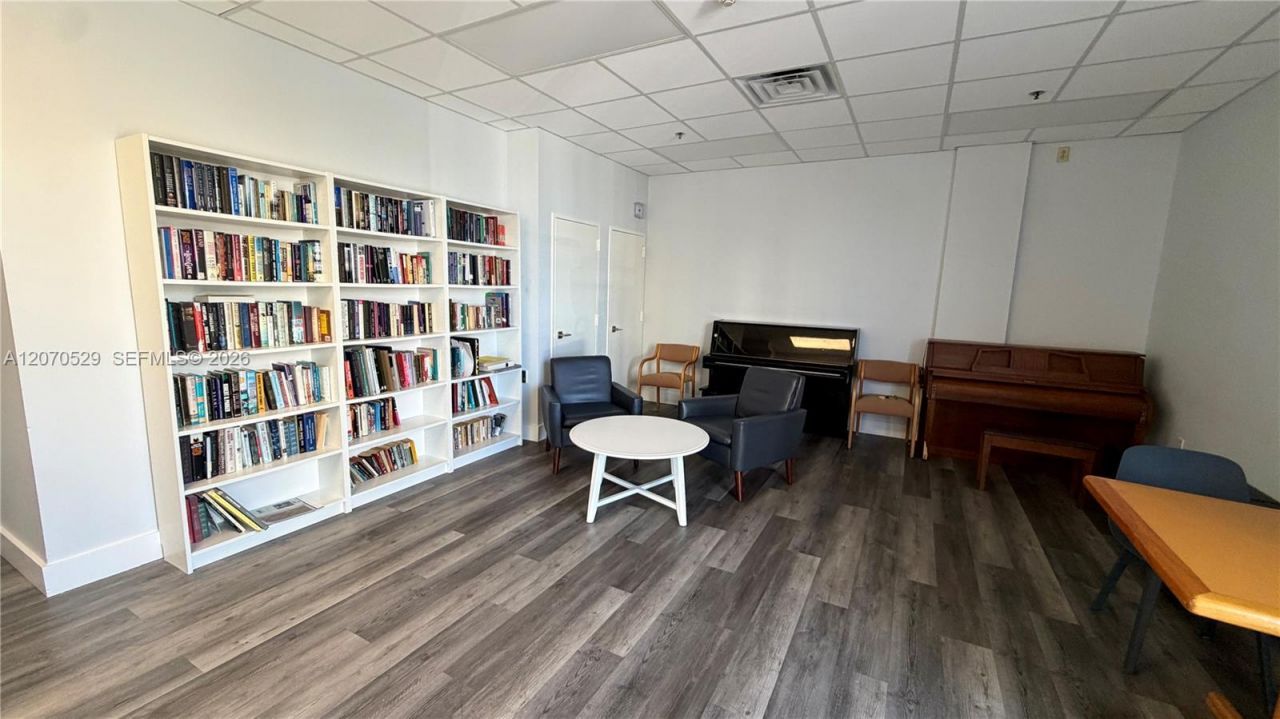 3701 N Country Club Dr , Unit 304, Aventura, FL 33180 Photo