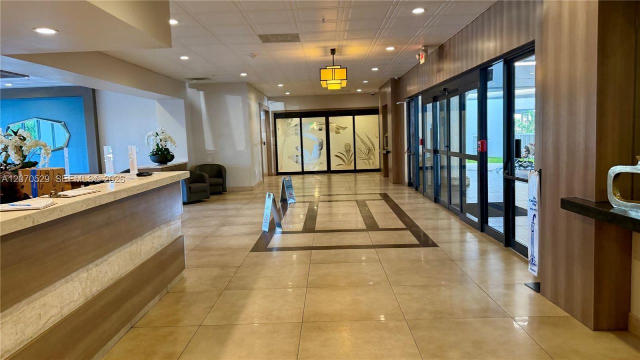 3701 N Country Club Dr , Unit 304, Aventura, FL 33180 Photo