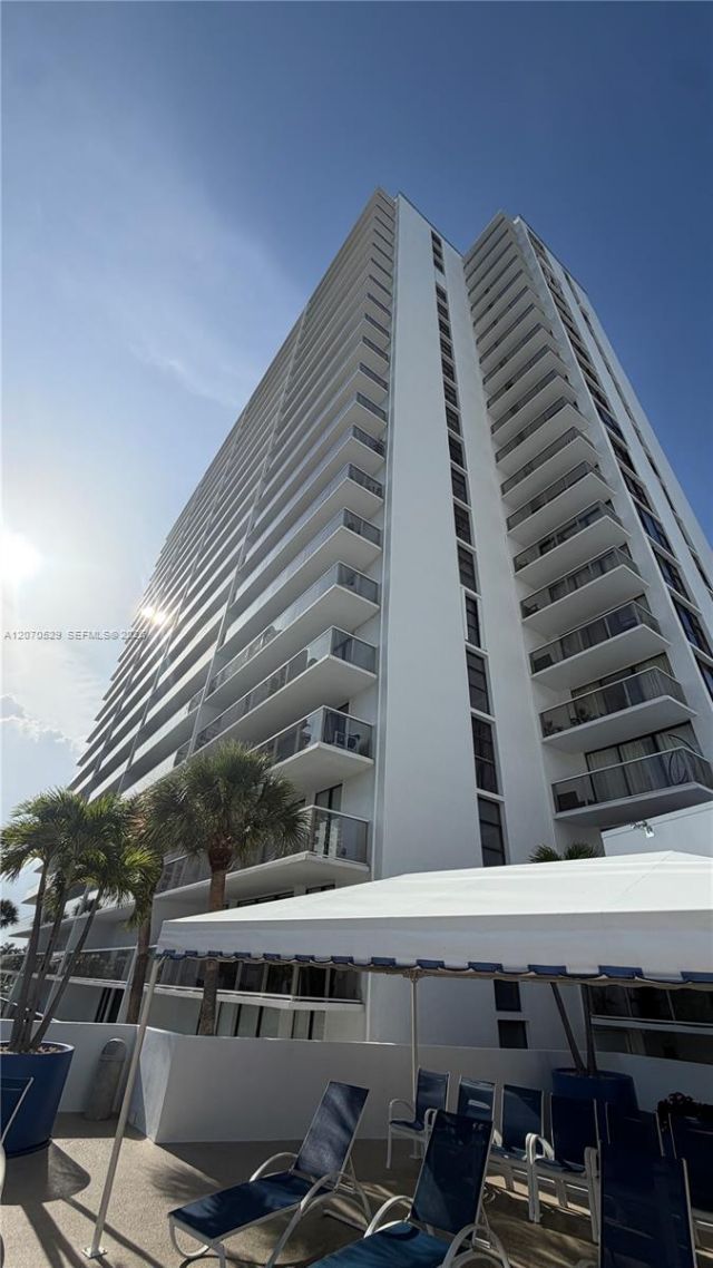 3701 N Country Club Dr , Unit 304, Aventura, FL 33180 Photo