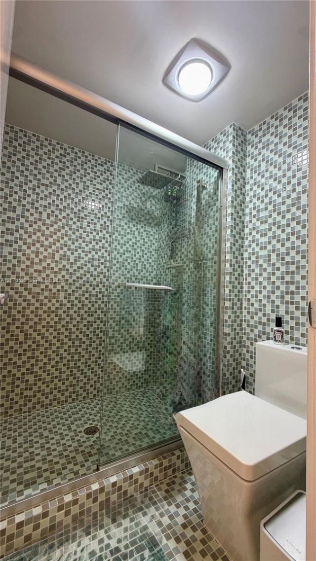 3701 N Country Club Dr , Unit 304, Aventura, FL 33180 Photo