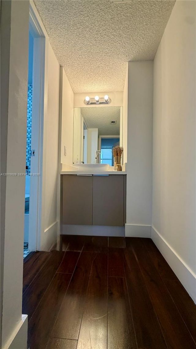 3701 N Country Club Dr , Unit 304, Aventura, FL 33180 Photo