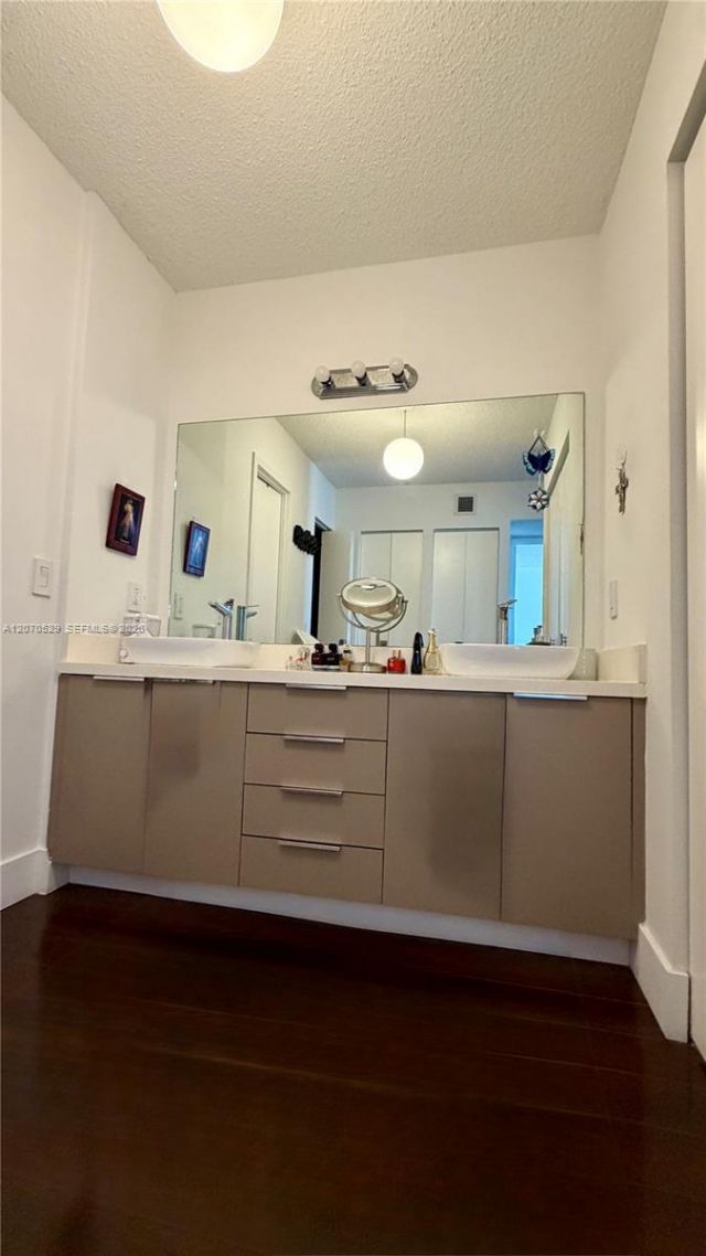 3701 N Country Club Dr , Unit 304, Aventura, FL 33180 Photo
