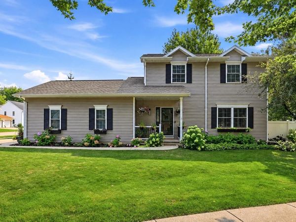 1520 WELLINGTON DRIVE, Oshkosh, WI 54904
