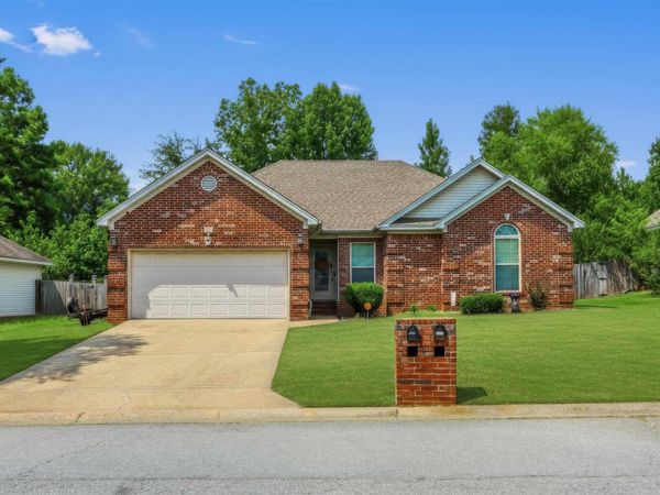 4008 Madrid Dr, Benton, AR 72015