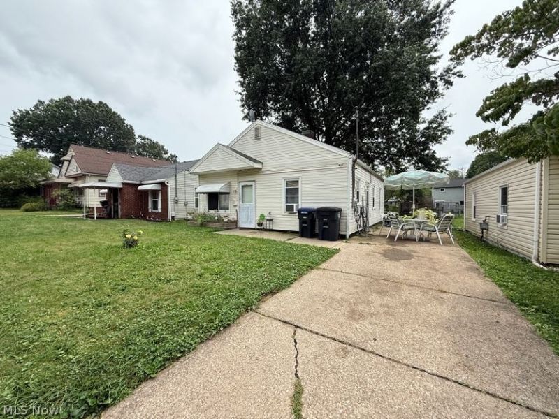 776 Triplett Boulevard, Akron, OH 44306 Photo 2