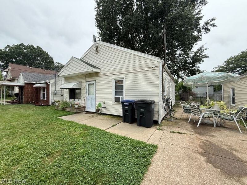 776 Triplett Boulevard, Akron, OH 44306 Photo 3