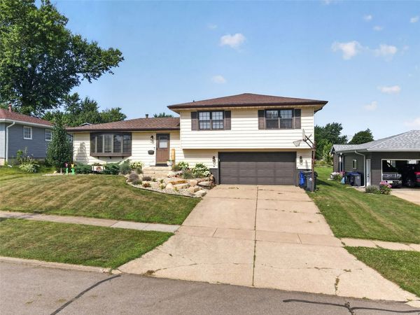 2710 Southland Street SW, Cedar Rapids, IA 52404