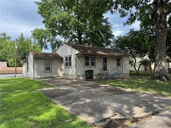 1510 Hope Street, Leavenworth, KS 66048