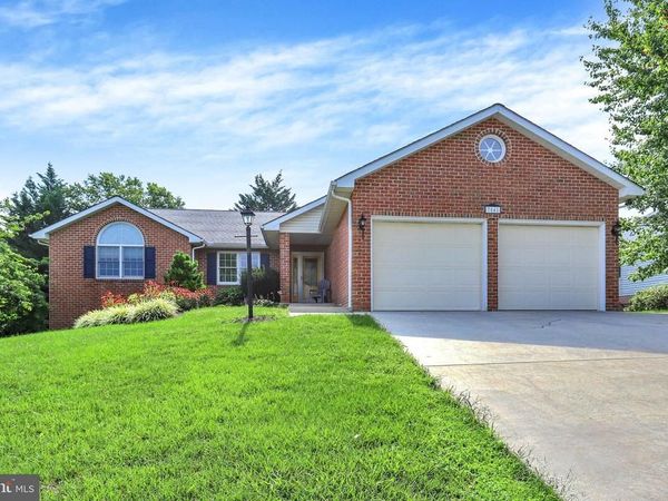 7041 AUGUSTA NATIONAL , FAYETTEVILLE, PA 17222