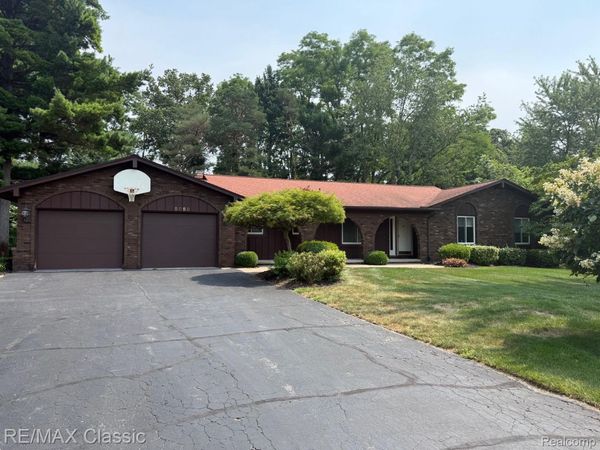 5050 Winewood Lane , Commerce Township, Mi 48382