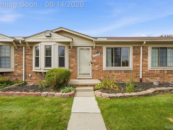 11389 Faircrest Drive, Washington Township, Mi 48094