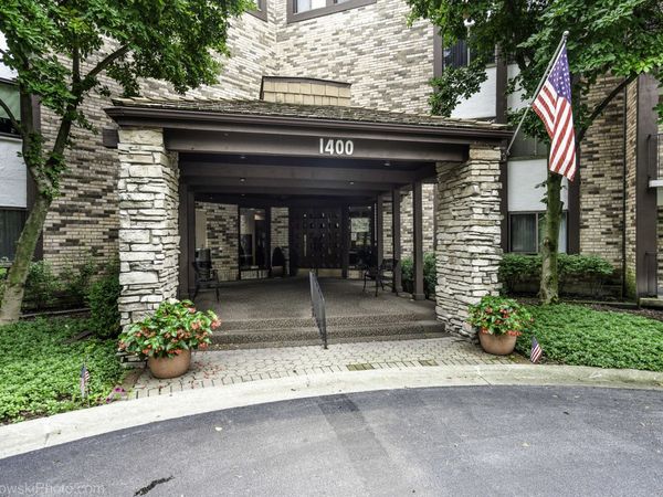 1400 N Yarmouth Place, Unit 413, Mount Prospect, IL 60056