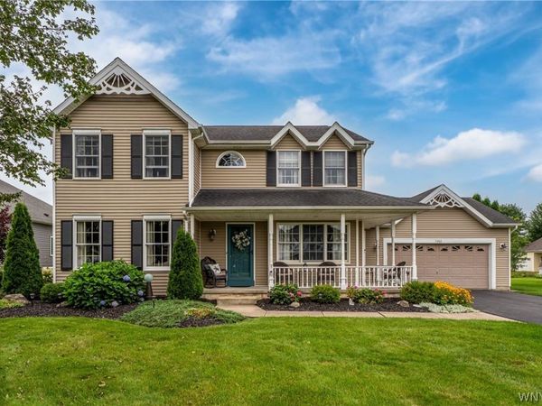 7202 Brookside Dr , Lockport, NY 14094