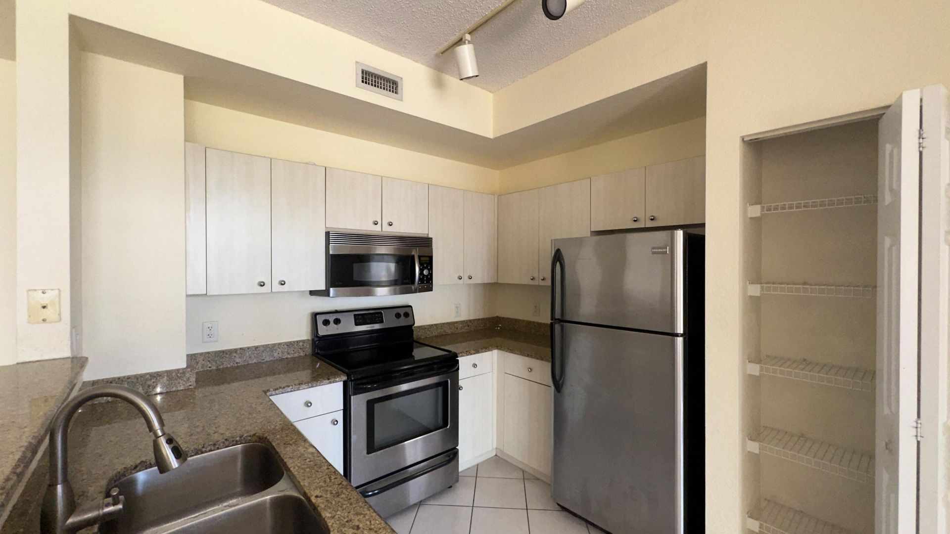 1801 N Flagler Drive, Unit 910, West Palm Beach, FL 33407 Photo