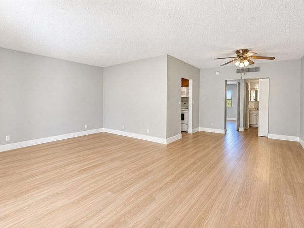 2201 NE 36TH Street, Unit 102, Lighthouse Point, FL 33064
