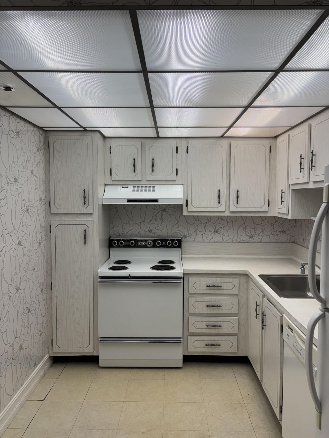 1200 St Charles Place, Unit 414, Pembroke Pines, FL 33026 Photo