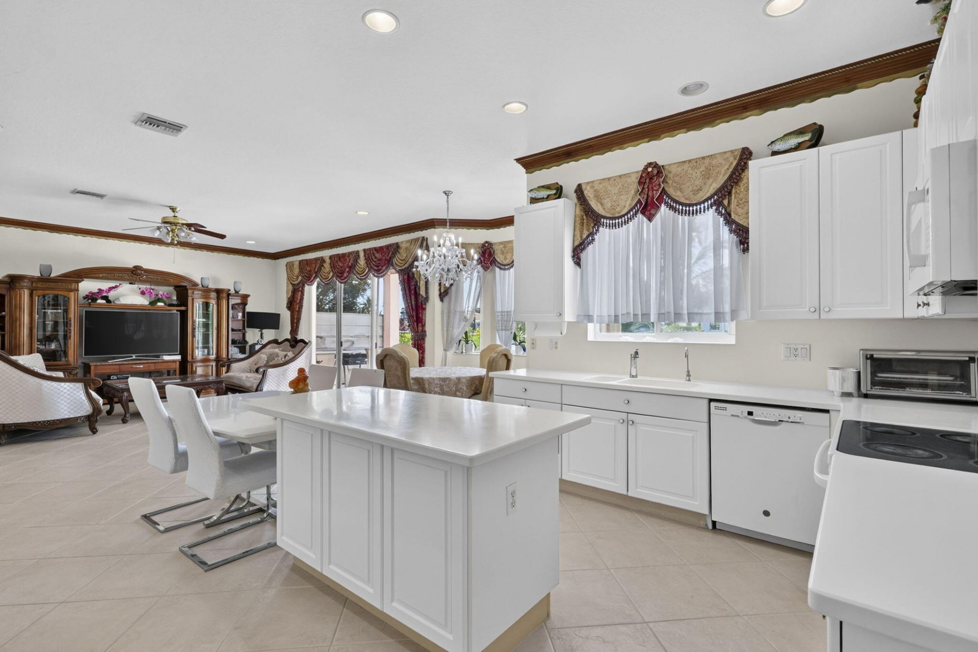 120 Isola Circle, Royal Palm Beach, FL 33411 Photo